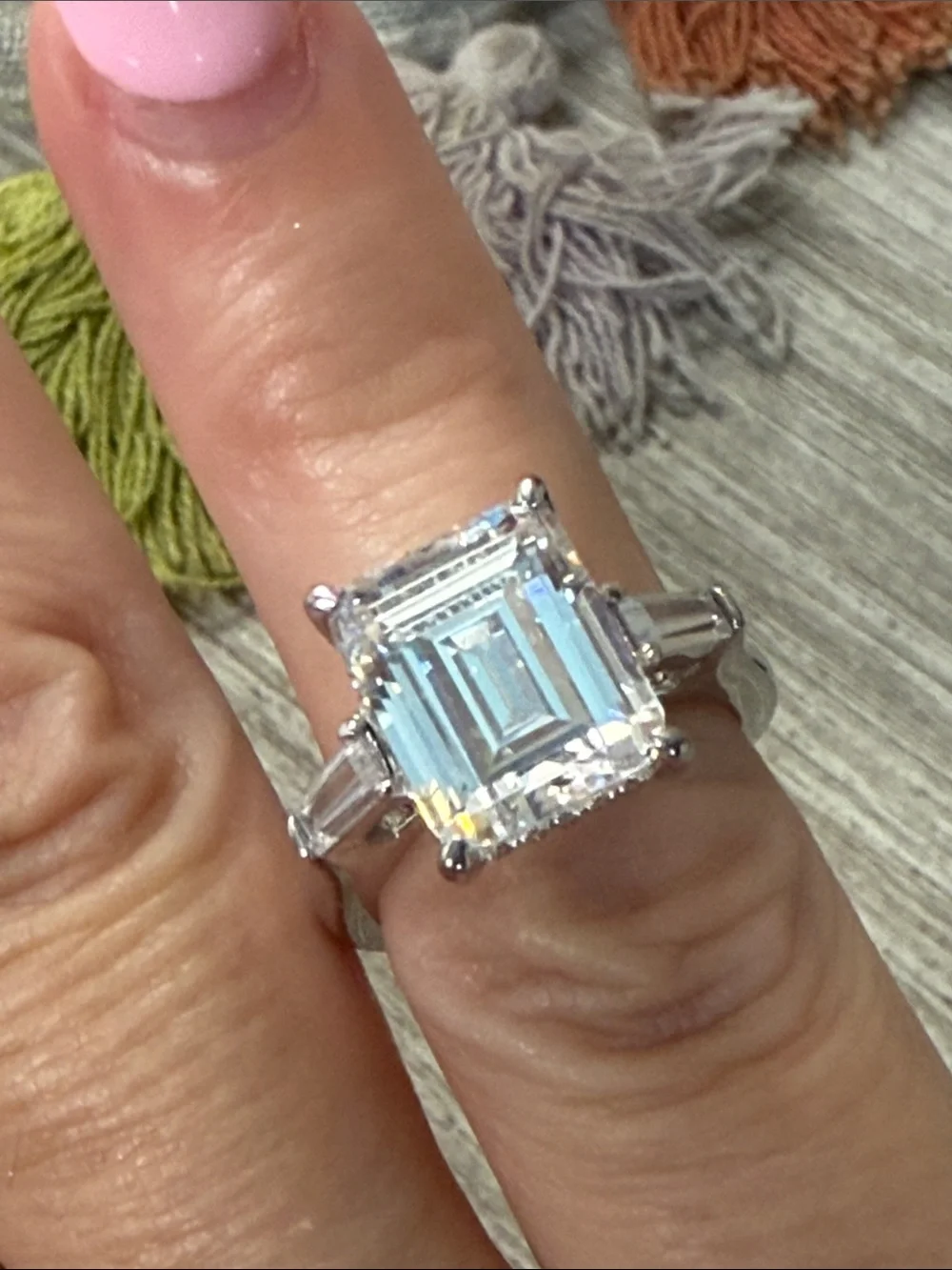 NWT Ainuoshi Emerald Cut Moissanite Three Stone Ring